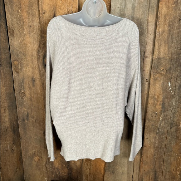 Cyrus Tan Raglan Sleeve Sweater- size small - Picture 6 of 11